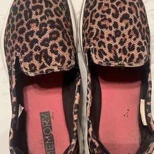 Skechers - Leopard Print Slip-On Women's Shoes Size 8.5